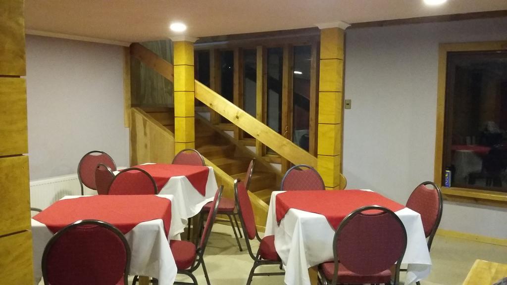 Hostal Los Teros Coyhaique Esterno foto