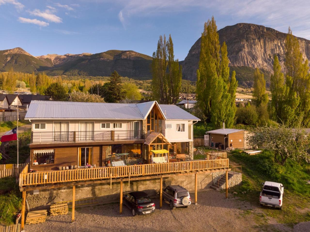 Hostal Los Teros Coyhaique Esterno foto